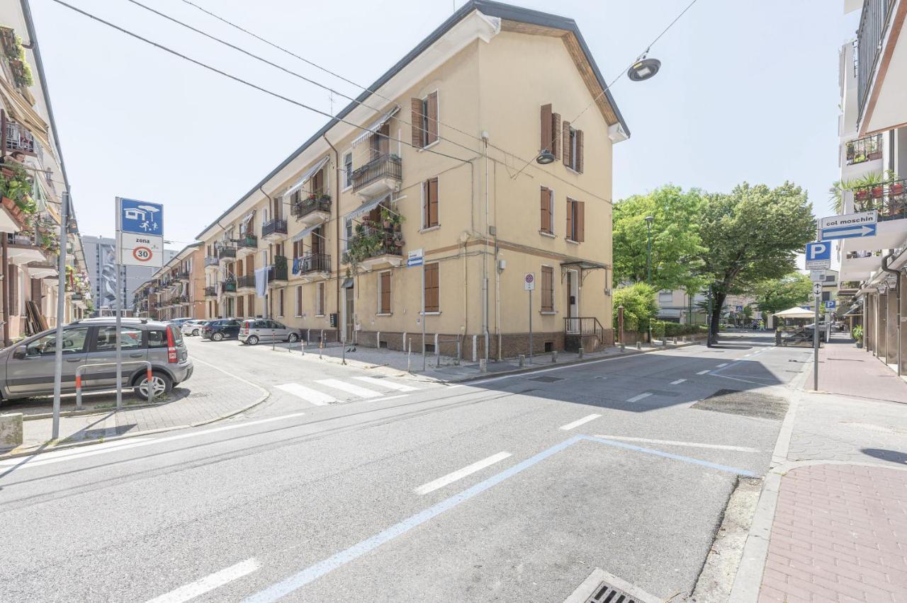 Arte E Cinema - 10 Min Da Venezia Apartment Mestre Exterior photo